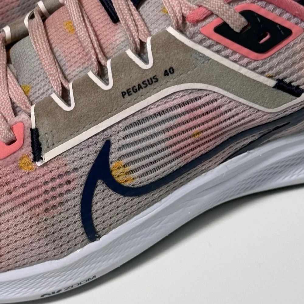 Nike Air Zoom Pegasus 40 Pink Floral Polka Dot Running Shoes Gorpcore Size 11